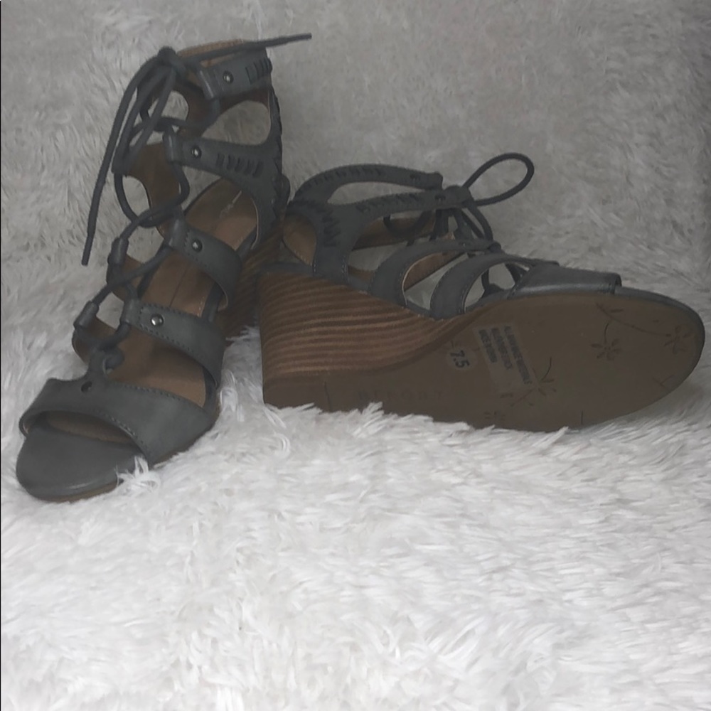 NEW “REPORT” 3.5 inch Gladiator Wedges. Size 7.5 - Picture 3 of 4